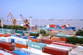 Cả nước nhập siêu gần 1,85 tỷ USD