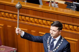 "Tổng thống hài" Zelenskiy nhậm chức