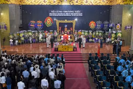 Trang nghiêm tiễn đưa anh hùng phi công Nguyễn Văn Bảy về với đất mẹ
