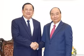 Thủ tướng Nguyễn Xuân Phúc tiếp Phó Thủ tướng, Bộ trưởng Kế hoạch và Đầu tư Lào