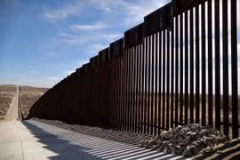 Các cố vấn của ông Trump đe dọa đóng cửa biên giới với Mexico