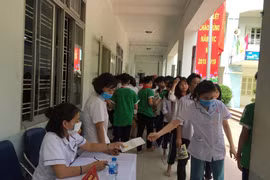 Khám sàng lọc sau vụ cháy Rạng Đông: 21 học sinh chuyển viện khám chuyên sâu