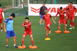 Tuyển Việt Nam tập luyện trở lại, sẵn sàng hạ gục Thái Lan