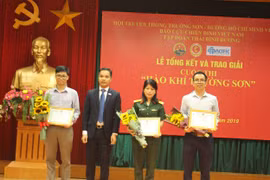 Trao giải cuộc thi viết “Hào khí Trường Sơn”