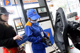 Giảm giá xăng lần thứ tư liên tiếp từ 15h00 chiều nay
