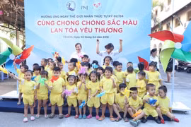 Phát động chương trình "Cùng chong chóng sắc màu lan tỏa yêu thương"