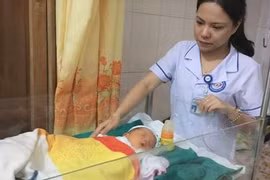 Hà Tĩnh: Hai trẻ sơ sinh bị bỏ rơi được dân phát hiện .