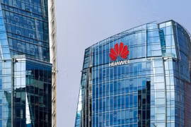 Doanh thu Huawei lần đầu đạt 100 tỷ USD