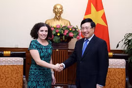 Phó Thủ tướng Phạm Bình Minh tiếp tân Đại sứ Cộng hòa Đông Uruguay