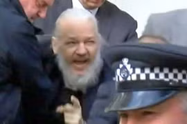 Mỹ buộc tội Julian Assange sau khi bị Ecuador truất quyền tị nạn