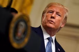 Thêm một người tố cáo ông Trump trong vụ scandal Ukraina