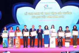 Báo điện tử VietnamPlus được trao tặng Giải thưởng Du lịch Việt Nam 2019