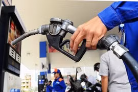 Hôm nay xăng dầu tăng giá tối đa gần 1.500 đồng/lít từ