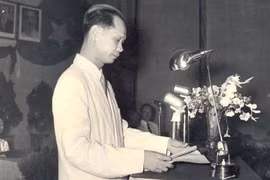 "Buổi lễ bế mạc này là buổi xuất phát cho trung đội 42 chiến sĩ xông ra mặt trận đọ bút với quân thù!.."