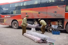 Bắt xe chở hơn 1 tấn vải không giấy tờ khi qua Hà Tĩnh