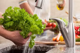 Hà Nội: Phát hiện nhiều mẫu thịt, rau củ quả nhiễm thuốc bảo vệ thực vật