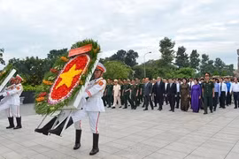 Lãnh đạo TP. HCM dâng hương tưởng niệm các Anh hùng liệt sĩ