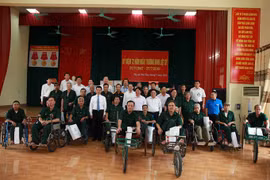 Bộ TT&TT thăm hỏi, tặng quà các anh hùng liệt sỹ và thương bệnh binh tỉnh Phú Thọ