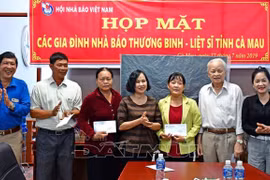 Hội Nhà báo Việt Nam tri ân gia đình các nhà báo anh hùng, liệt sĩ, thương binh tại Cà Mau