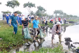 Đà Nẵng: Hàng nghìn người ra quân hưởng ứng Chiến dịch 'Làm cho thế giới sạch hơn'