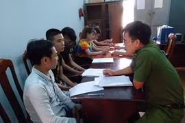 Quảng Nam: Bắt quả tang 28 khách và nhân viên quán karaoke chơi ma túy