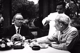 Nhà báo Wilfred Burchett và mối duyên tình với đất nước Việt Nam