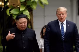 Trump bất ngờ đề nghị gặp ông Kim vào cuối tuần này