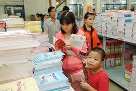 Mỗi địa phương thành lập một hội đồng thẩm định SGK mới