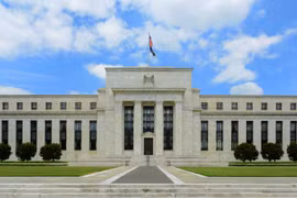 Ủy ban Thị trường mở liên bang (FOMC) đã quyết định cắt giảm lãi suất cơ bản 0,25% điểm