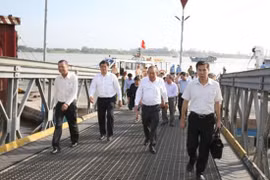 Phó Thủ tướng Trương Hoà Bình thị sát tình hình sạt lở Quốc lộ 91, tỉnh An Giang