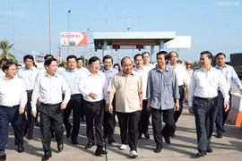 Thủ tướng thị sát tiến độ thi công dự án cao tốc Trung Lương - Mỹ Thuận