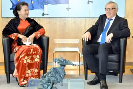 Chủ tịch Quốc hội Nguyễn Thị Kim Ngân hội kiến Chủ tịch Uỷ ban Châu Âu (EC) Jean- Claude Junker