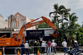 Quảng Ngãi: Tiến hành cưỡng chế giao đất để thi công DA mở rộng QL1A