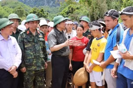 Trưởng Ban Tổ chức Trung ương Phạm Minh Chính kiểm tra công tác khắc phục hậu quả mưa lũ tại Sa Ná.