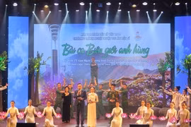Lắng đọng chương trình nghệ thuật “Bài ca biên giới anh hùng” tri ân các Anh hùng Liệt sĩ