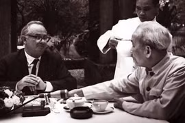 Nhà báo Australia - Wilfred Burchett và câu chuyện với Hồ Chủ tịch