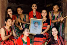 Những người đồng bào nguyện mang họ Bác Hồ