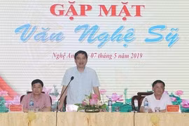 Thường trực Tỉnh ủy Nghệ An gặp mặt các văn nghệ sỹ