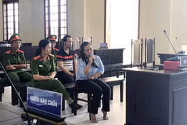 Cựu phóng viên ra giá 700 triệu để "gỡ bài" lãnh 4 năm tù