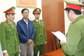 Bắt cán bộ địa chính xã ở Hà Tĩnh làm giả hồ sơ đất chiếm đoạt trên 300 triệu đồng