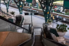 Công viên Disneyland Hong Kong hiu quạnh, hoang vắng nhất thế giới