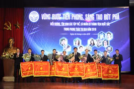 Bộ TT&TT tôn vinh 21 tập thể, cá nhân có thành tích xuất sắc năm 2018