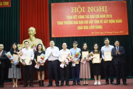 Hà Tĩnh: Trao tặng 26 Giải báo chí Búa liềm vàng cấp tỉnh