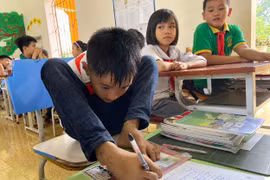 Nét vẽ cuộc đời qua đôi chân kỳ diệu