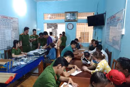 Bạc Liêu: Triệt phá sòng bạc, tạm giữ hàng trăm triệu đồng
