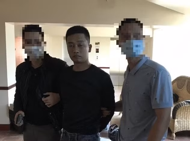 bat doi tuong truy na khi dang lan tron tai khach san hinh 1