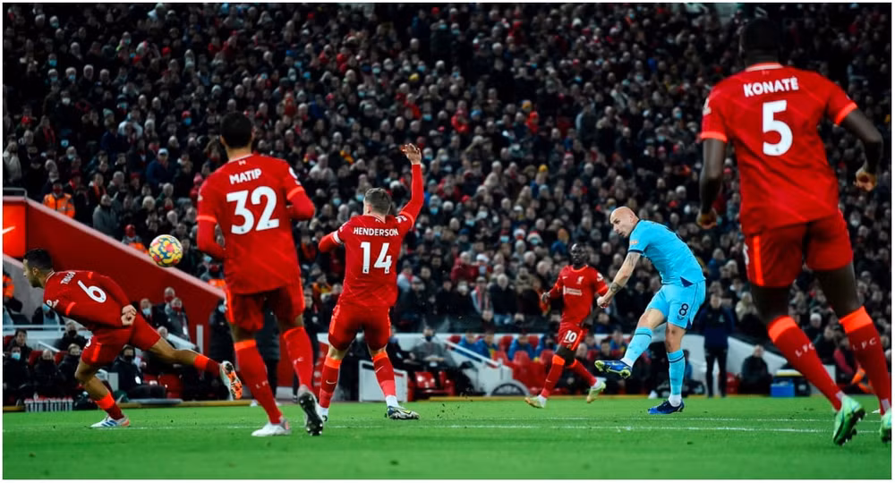 danh bai newcastle liverpool lap ky luc o ngoai hang anh hinh 2
