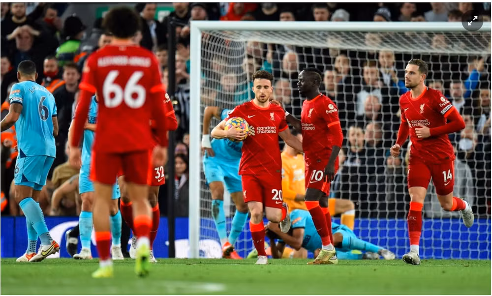 danh bai newcastle liverpool lap ky luc o ngoai hang anh hinh 4