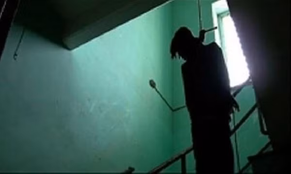 pho cong an phuong tu vong trong tu the treo co o nha rieng hinh 1