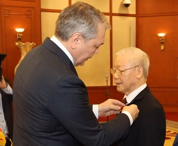 lien bang nga trao tang giai thuong lenin cho tong bi thu nguyen phu trong hinh 1